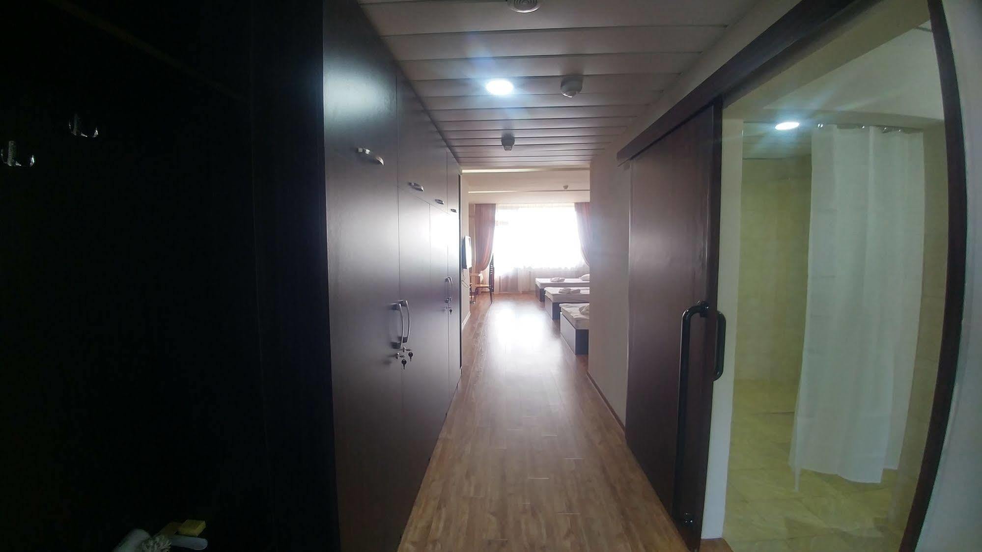 Cross Health Spa Center Erivan Exterior foto